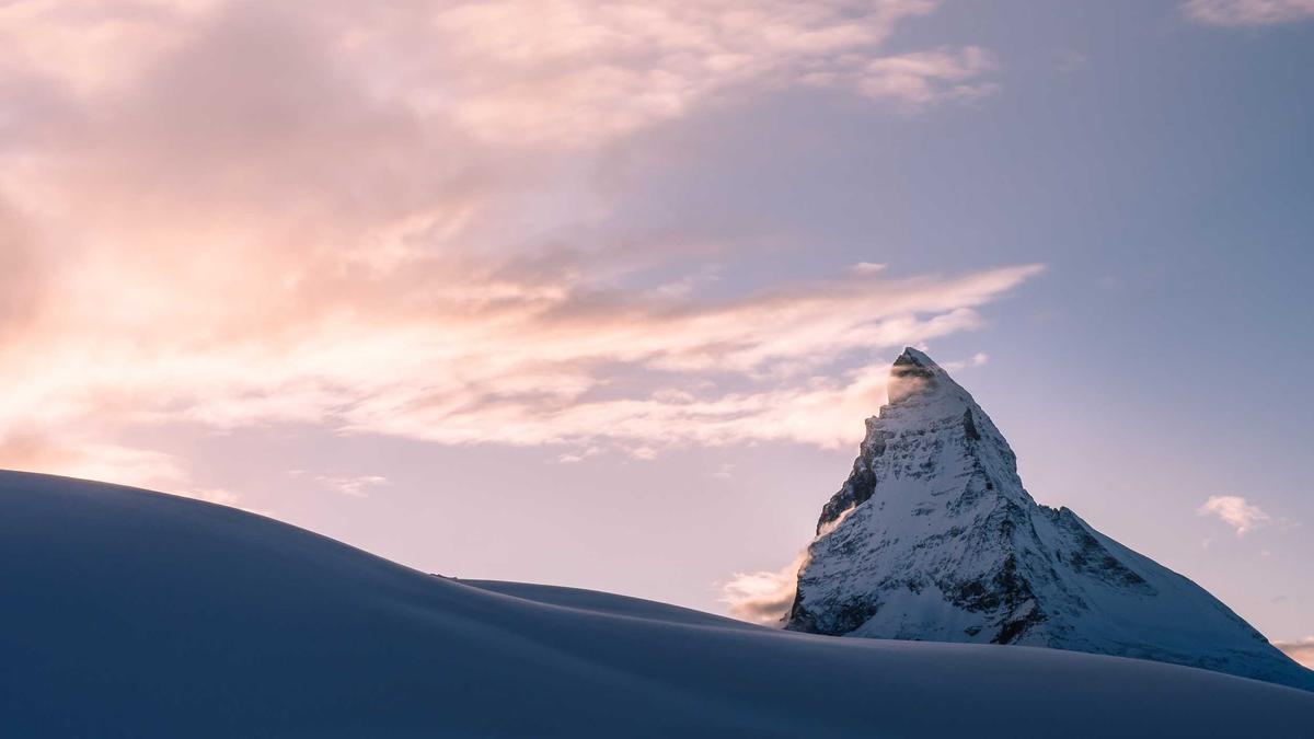 Summer Bucket List Ideas for 2026 2. Alpine Hiking in the Swiss Alps